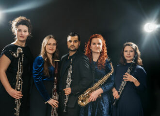 Das Sonus Quintett mit (von links) Viviana Rieke (Bassklarinette), Annika Baum (Fagott), Eloi Enrique Hernandez (Oboe), Lena Iris Brendel (Saxophon) und Linda Gulyas (Klarinette) – Foto: Ida Baumann