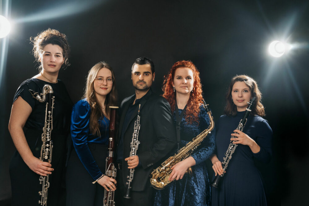 Das Sonus Quintett mit (von links) Viviana Rieke (Bassklarinette), Annika Baum (Fagott), Eloi Enrique Hernandez (Oboe), Lena Iris Brendel (Saxophon) und Linda Gulyas (Klarinette) – Foto: Ida Baumann